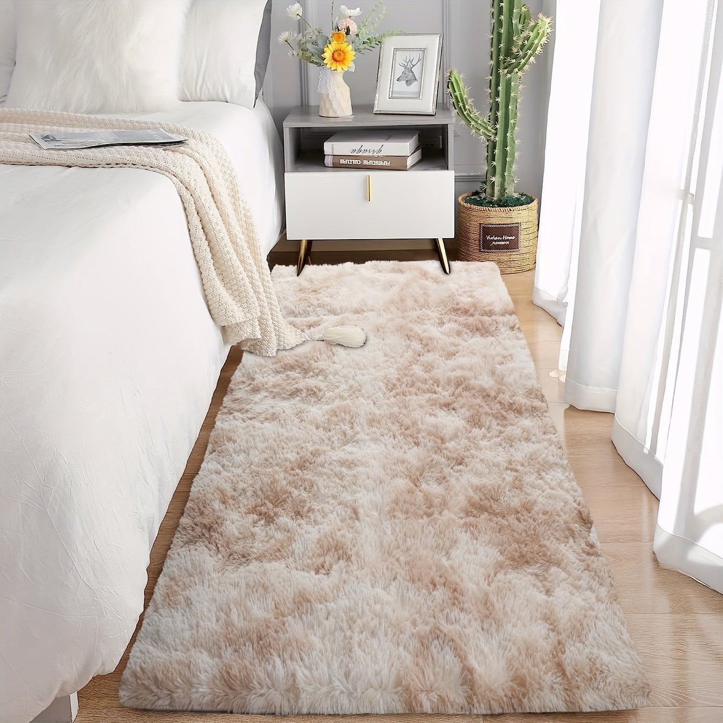 Soft shaggy area mat with a tie-dye design, made with 260g polyester and a 0.6cm thick sponge base. Features a 21 density for added comfort. Machine washable and suitable for indoor use in living rooms, bedrooms, game rooms, and dorms. This Nordic style