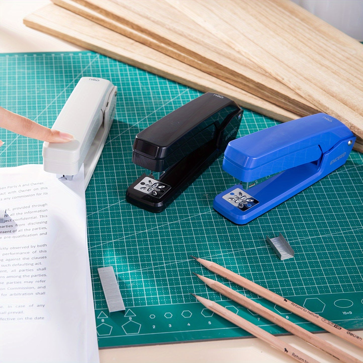 25-sheet Deli stapler with rotating design for office, school, and home use.