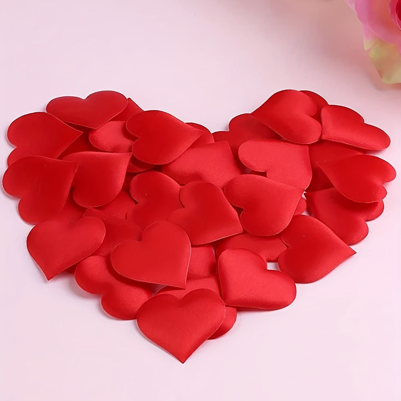 100 pieces of red heart-shaped petal confetti for wedding and Valentine's Day table decoration.