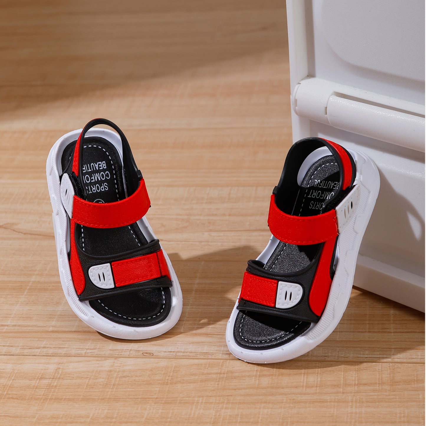 Boys' stylish sandals - perfect for indoor and outdoor wear, with breathable and comfortable soles for summer.