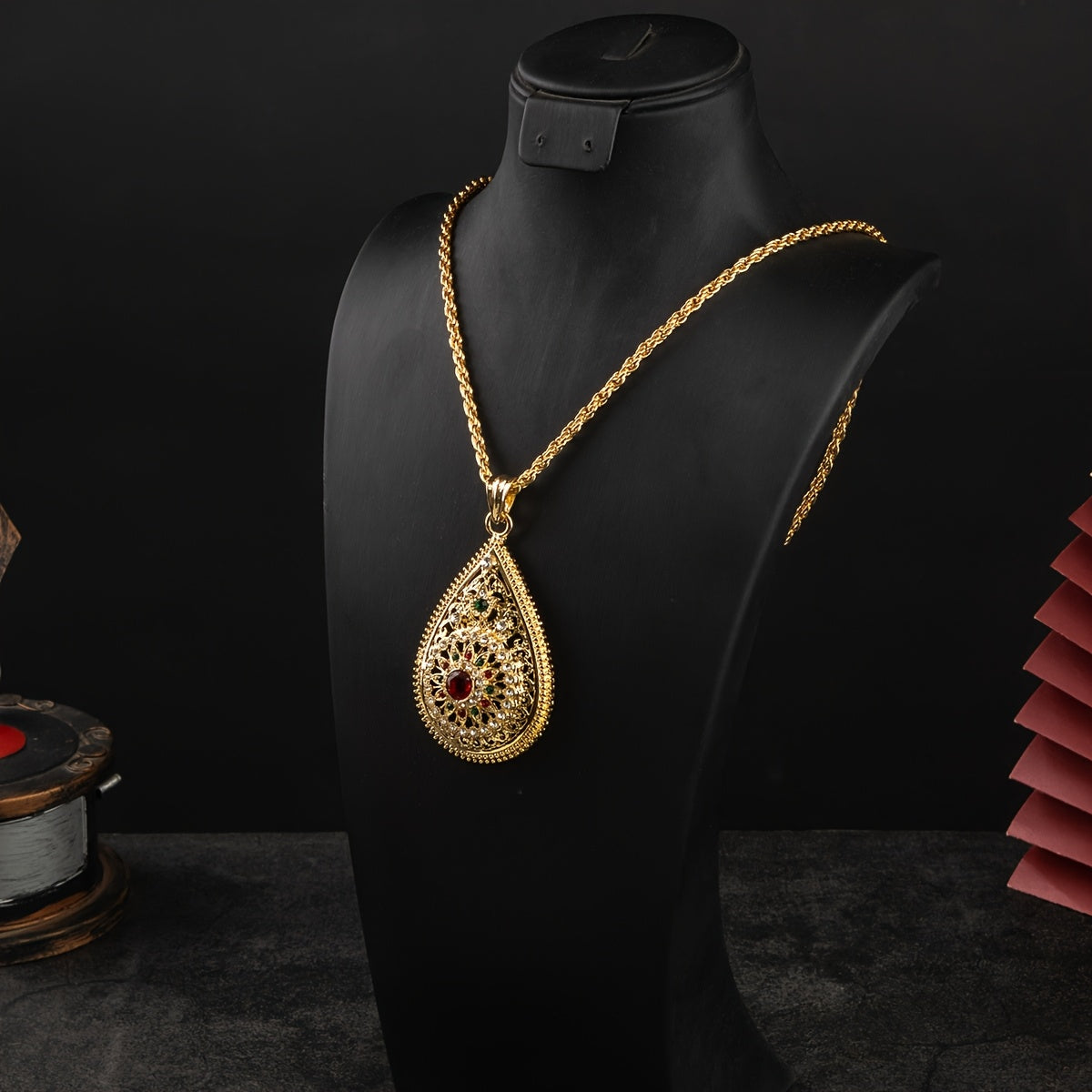 Stylish Antique Moroccan-Inspired Pendant Necklace featuring Intricate Hollow Carved Design, Crafted from Gold-Plated Zinc Alloy - Ideal for Weddings, Special Events & Everyday Wear