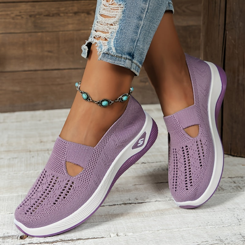 Taizhou women's slip-on sneakers are breathable and lightweight, featuring a rubber sole and fabric insole. No embellishments. Vintage style for all-season comfort, hand washable.