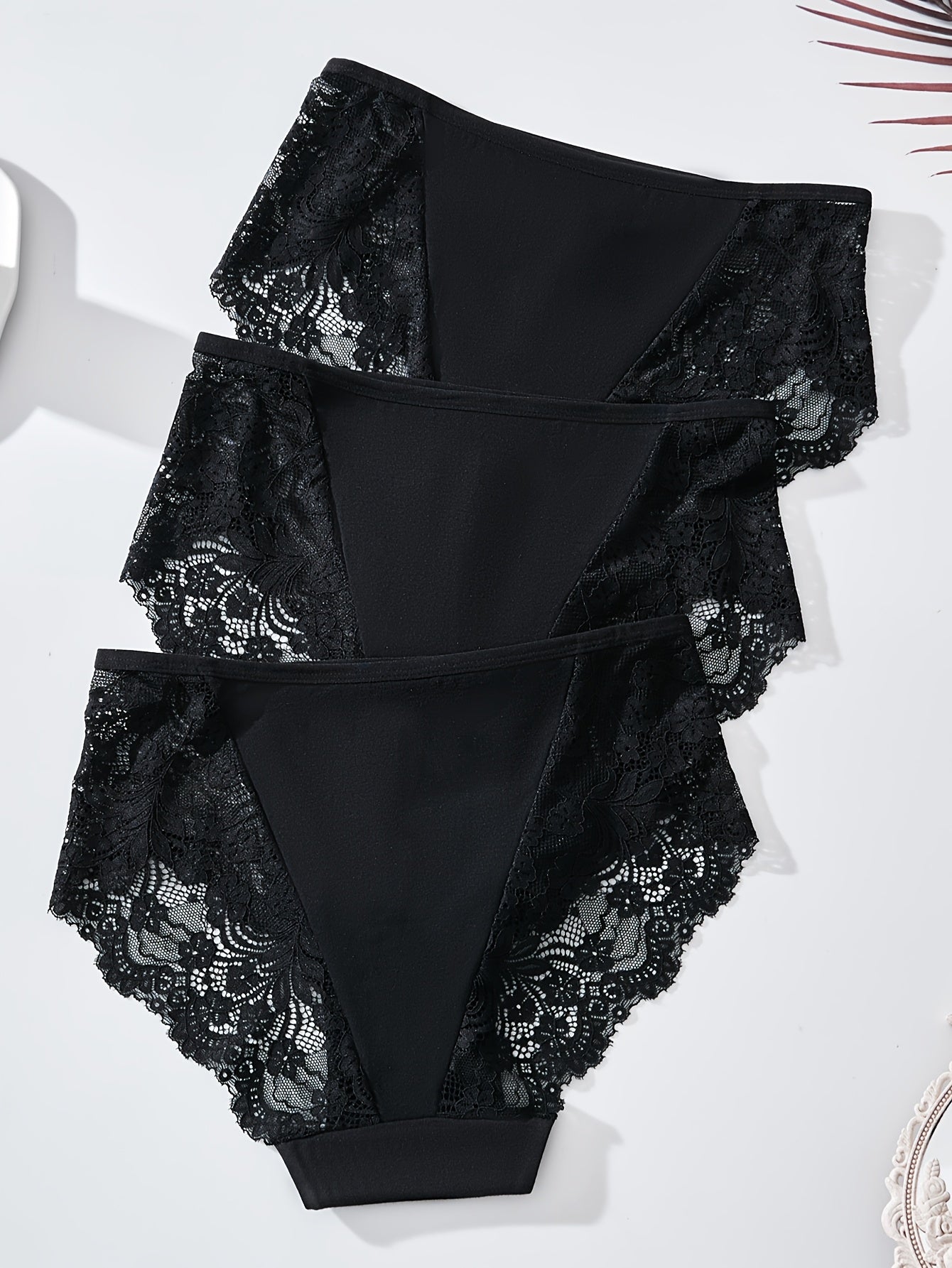 3-pack high waisted plus size briefs in black lace contrast, made of 90% polyamide and 10% elastane with medium stretch knit fabric. Solid color romance style, suitable for mature skin.