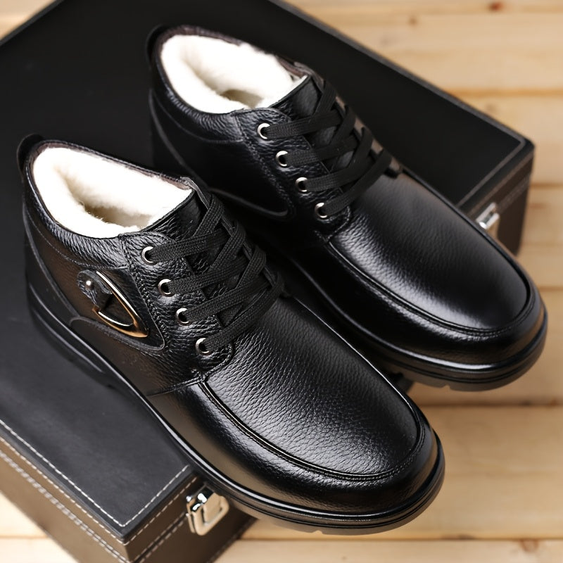 Men's fleece-lined ankle boots for outdoor activities in autumn and winter.