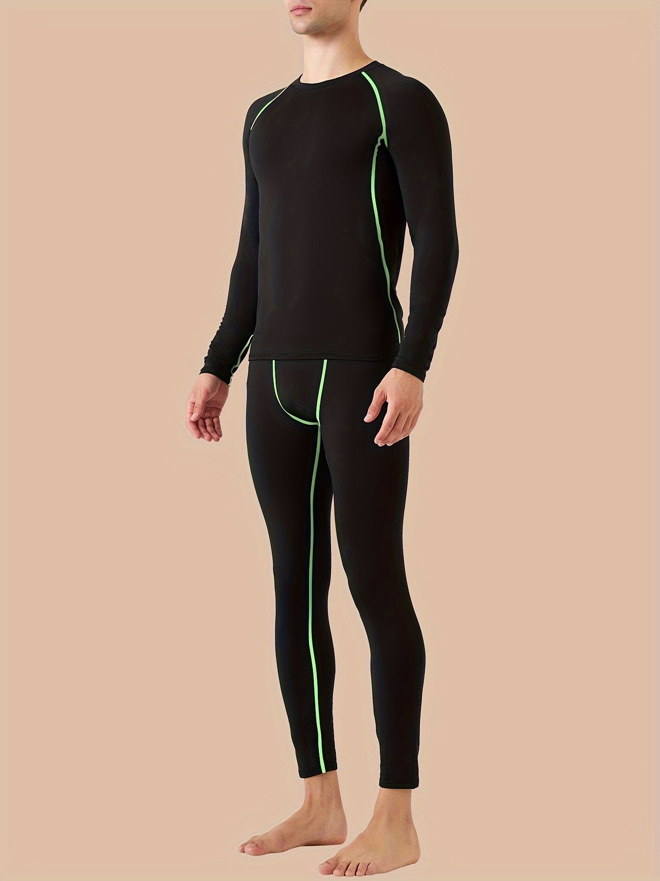 Men's thermal underwear set with fleece lining, perfect for sports and outdoor activities, includes long-sleeve top and pants.