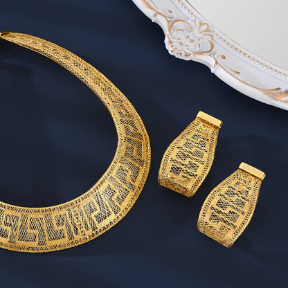 This set includes 5 pieces of Dubai Middle East jewelry, including a necklace, ring, earrings, and bracelet. Perfect as holiday gifts or wedding accessories for women.