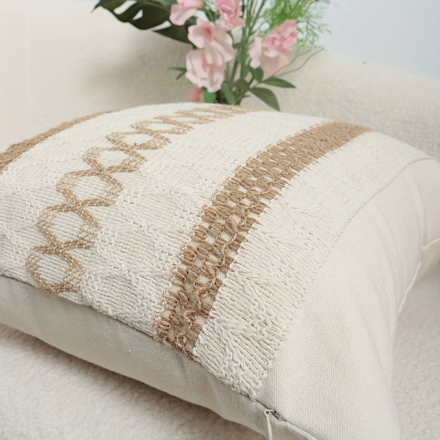 Transform your living space with our Bohemian Style Polyester Tassel Pillow Cover, offered in both Rectangular and Square shapes. Perfect for adding a touch of flair to your living room sofas, bedrooms, and bedside pillows.