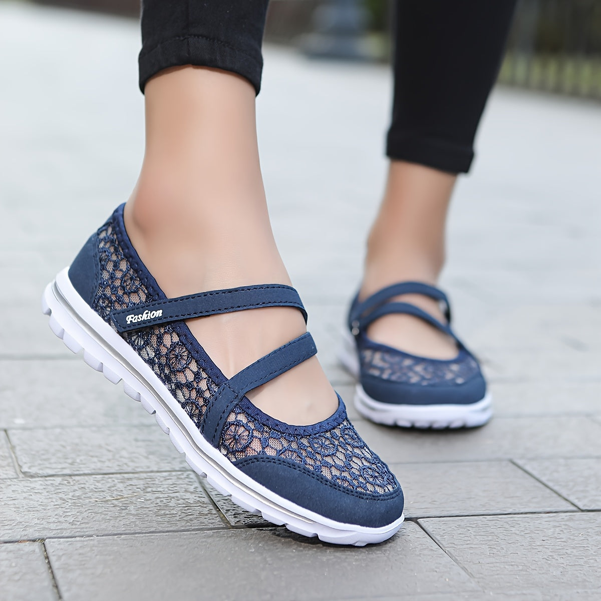 Breathable mesh flat shoes for women, perfect for daily wear.