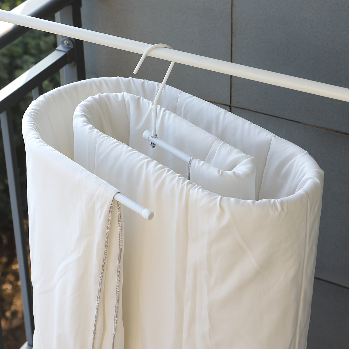 Top Pick: Metal Spiral Clothes Drying Rack with 360-Degree Rotation, Ideal for Drying Bed Sheets and Quilts at Home