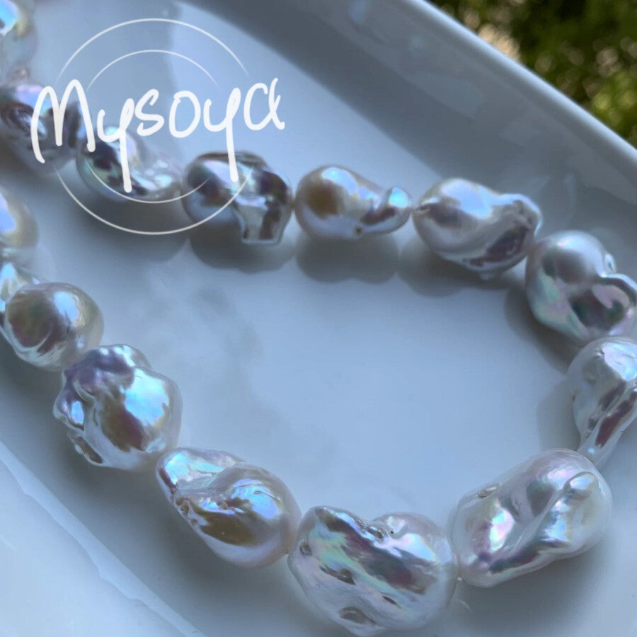 The MYSOYA Elegant Large White Baroque Pearl Necklace, featuring pearls measuring 14-16mm, comes in a beautiful gift box. Ideal for everyday wear or special occasions such as parties, birthdays, anniversaries, weddings, Thanksgiving, Christmas, New Year