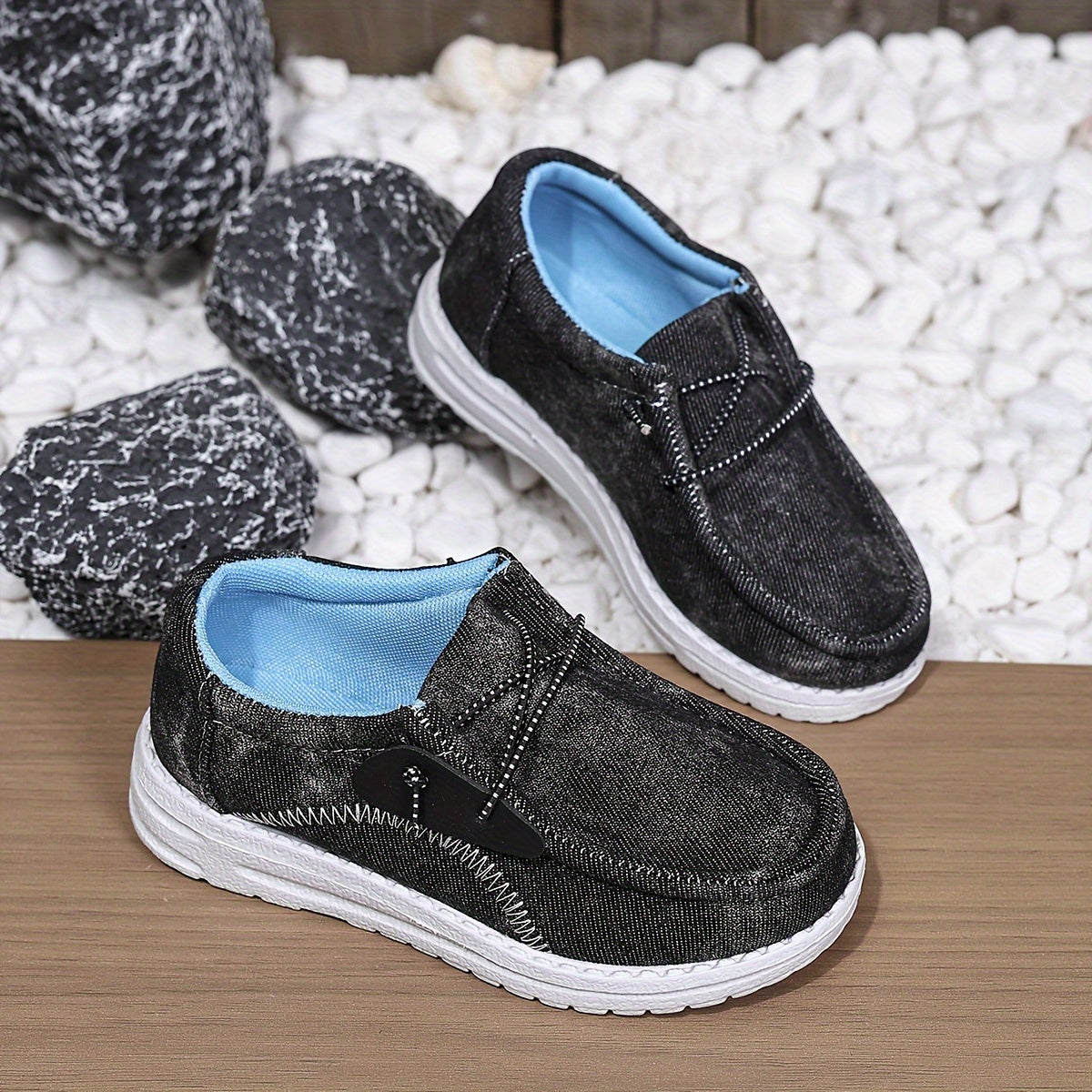 Stylish casual shoes for boys with elastic laces, denim-texture upper, and EVA sole. Ideal for daily wear in spring and fall, perfect for trendy youngsters.