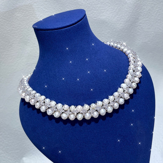 A beautiful white freshwater pearl necklace with vintage charm - a luxurious fashion statement for women, perfect for special occasions like weddings and parties. An ideal gift for your girlfriend or wife.