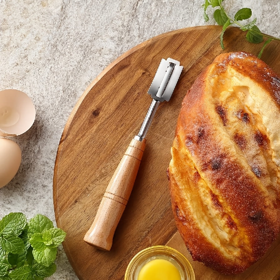 Fransuz bagetlari uchun muhim asbob - Qiya xamir qirqish va kesish pichog'i bilan zanglamaydigan po'latdan yasalgan non qirqish asbobi. Oshxona va restoran foydalanishi uchun mukammal.