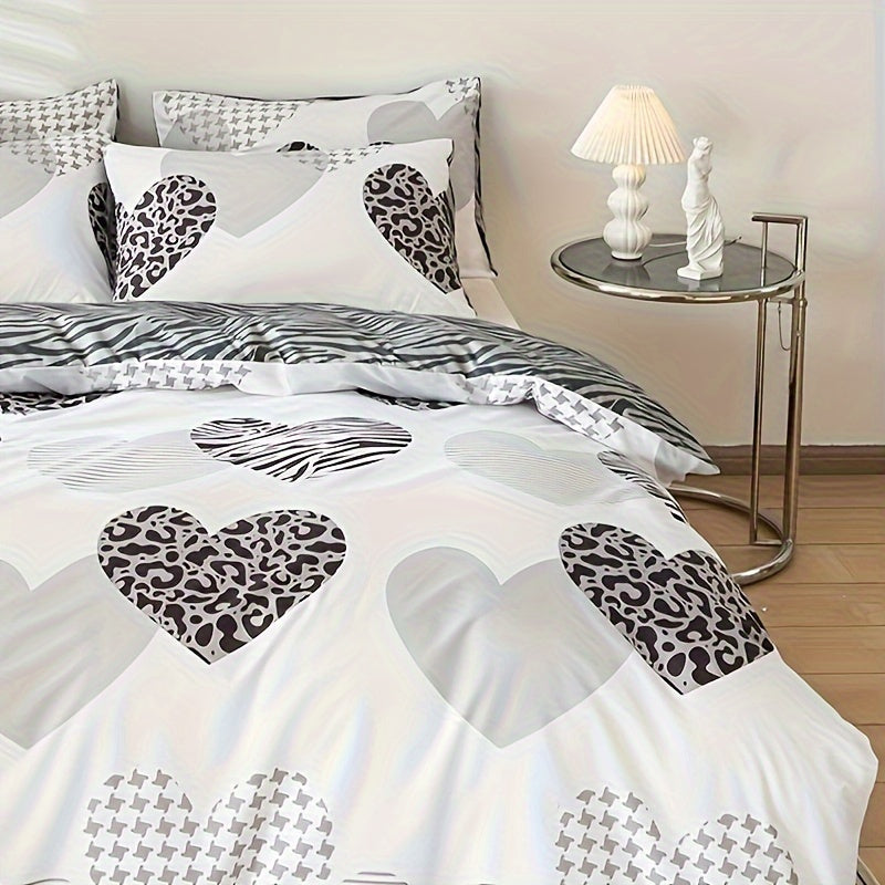 3-piece Duvet Cover Set with Fashionable Love Leopard Print, Includes 1 Duvet Cover and 2 Pillowcases (Core not included). Soft and Comfortable Bedding Set for Bedroom or Guest Room.