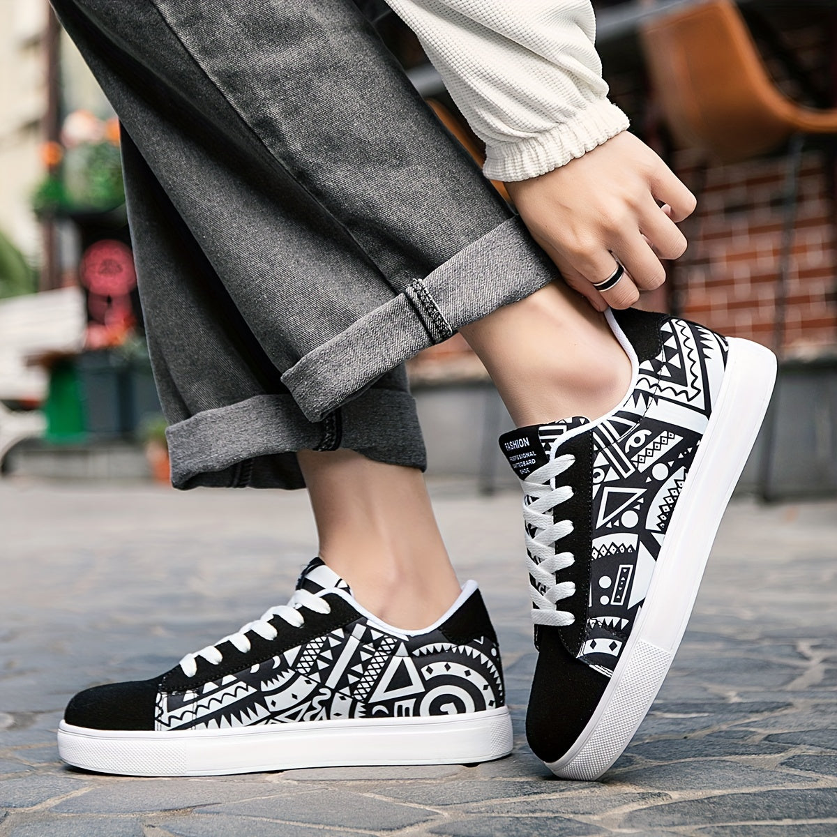 Fashionable skate shoes with non-slip soles, perfect for outdoor activities.