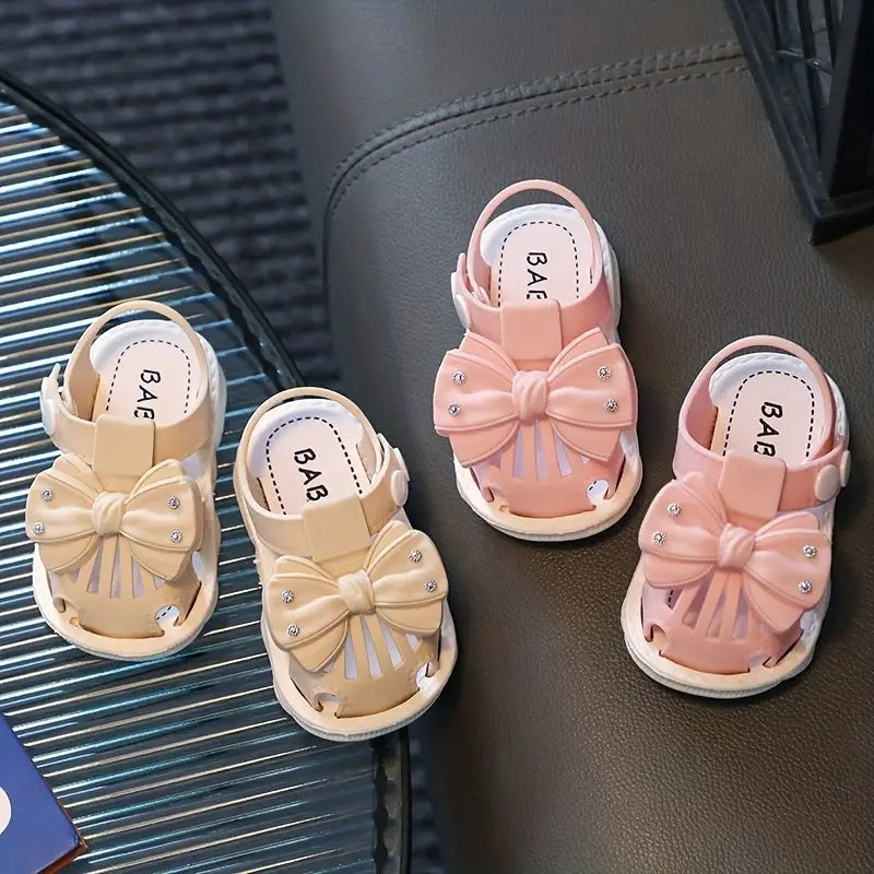 Summer 2024 Trendy Girls' Closed-Toe Sandals with Soft Sole and Cartoon Design