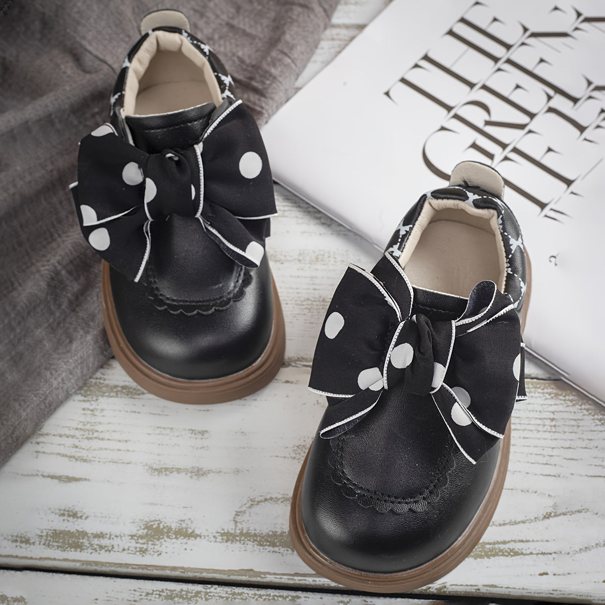 Stylish bowknot loafers for girls, lightweight and non-slip for all seasons