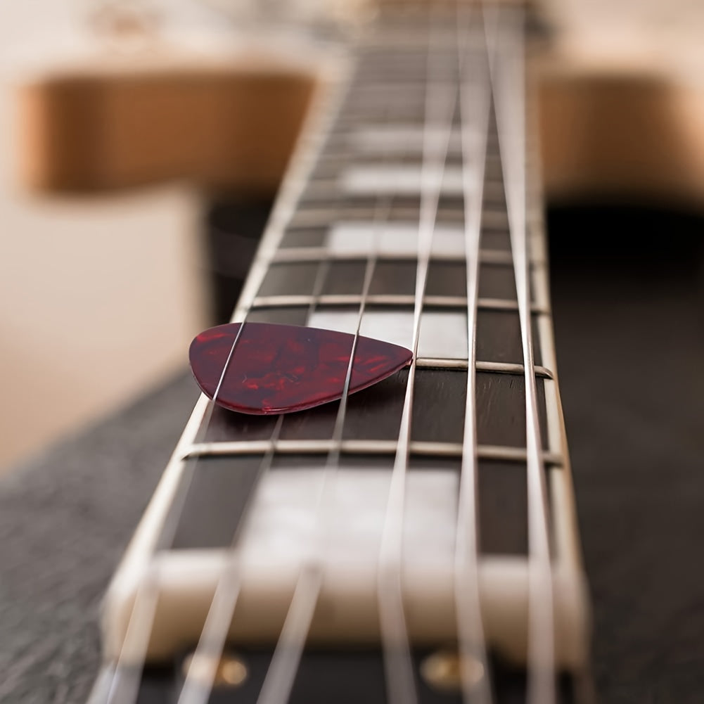 Akustik va elektr gitarlari uchun 5 ta pick va tez o'zgartirish klampi bilan gitara kapo. Bonus gitara picklari kiritilgan.