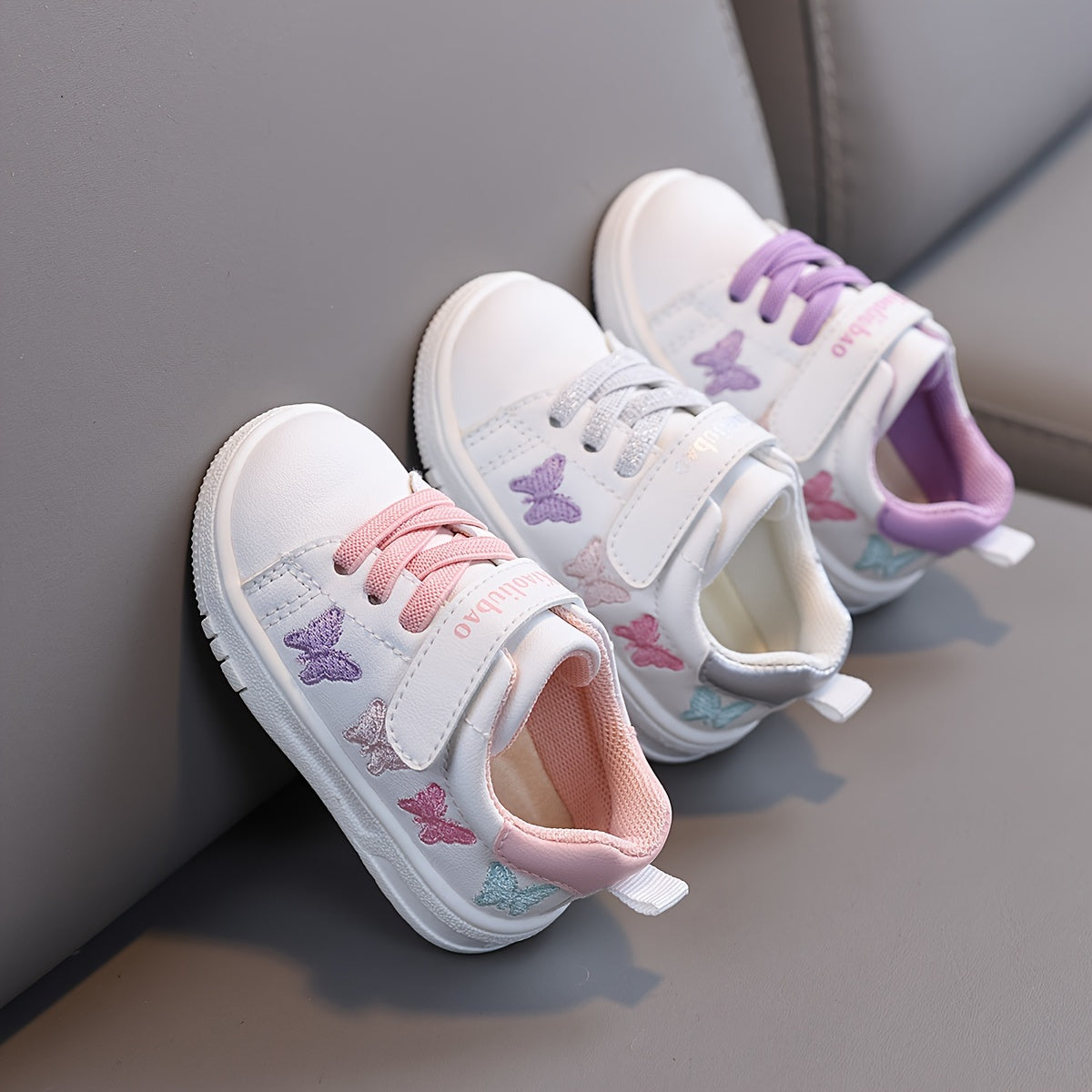 Spring and Autumn Children's breathable toddler shoes with soft soles, designed for boys and girls to prevent slipping and collisions.