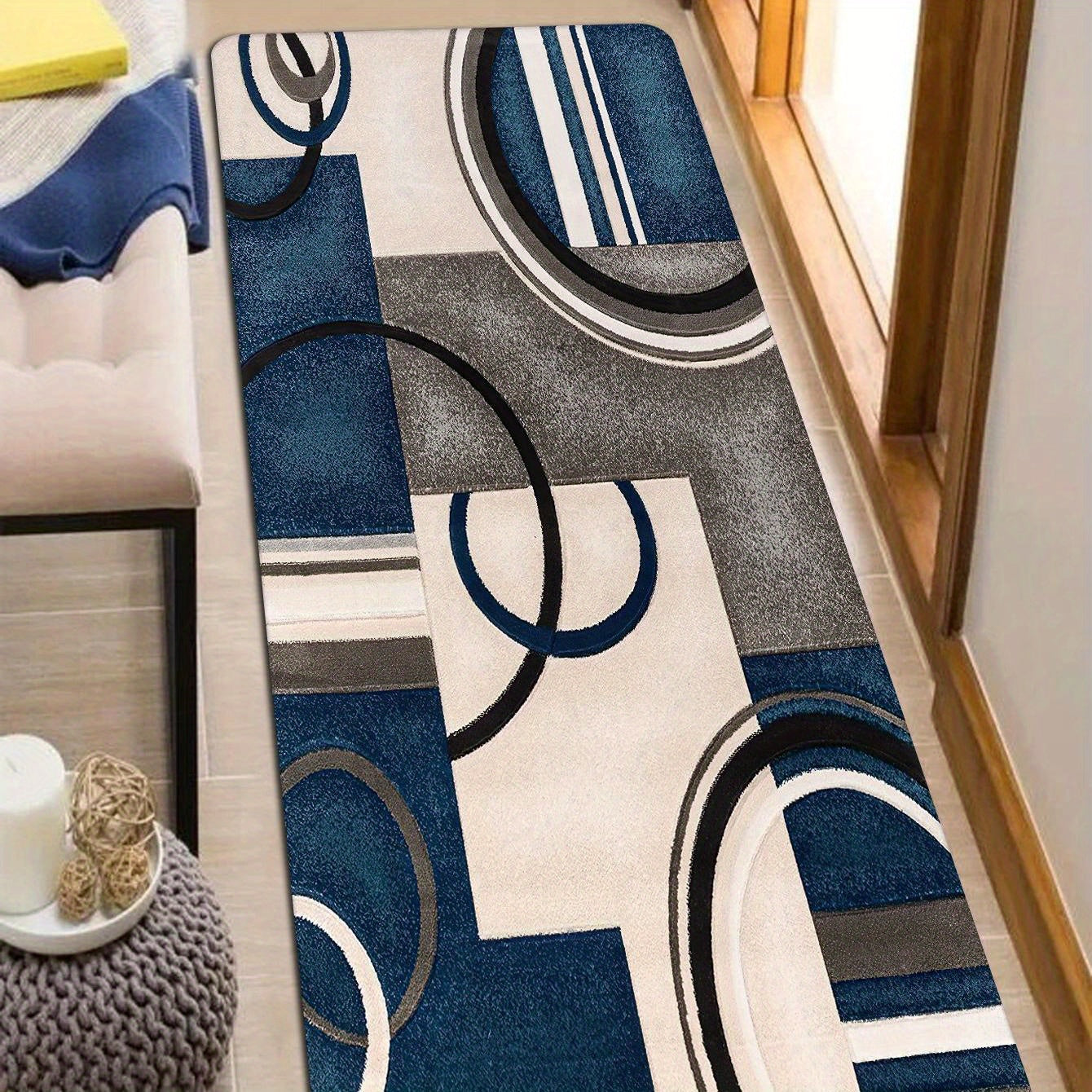 This home entryway mat is made of non-slip, absorbent polyester material. It is available in three sizes: 39.88x59.69 cm, 49.78x79.76 cm, and 44.7x119.38 cm.