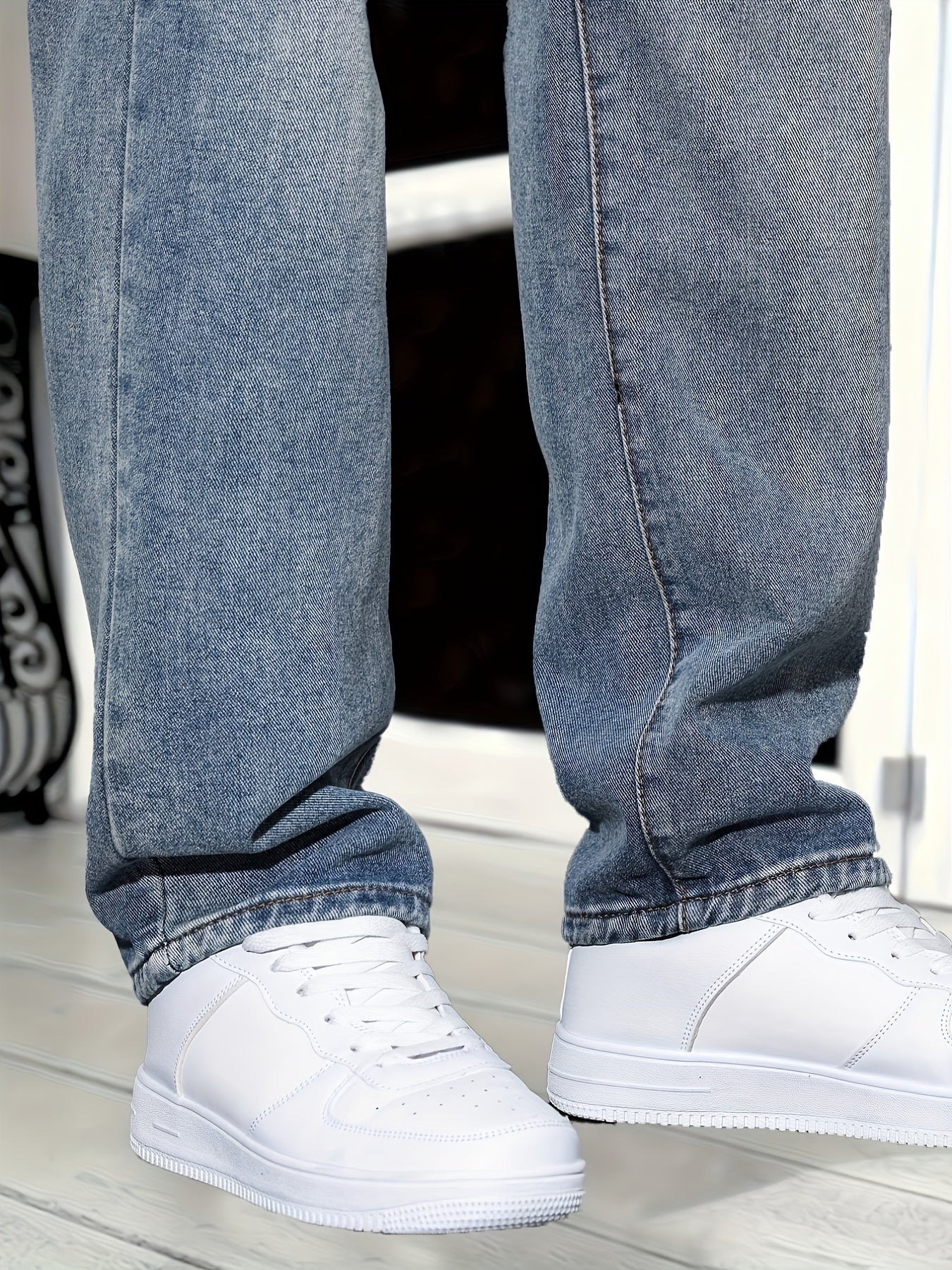 Men's versatile classic straight-leg jeans made of casual denim and cotton blend, machine washable for all seasons.