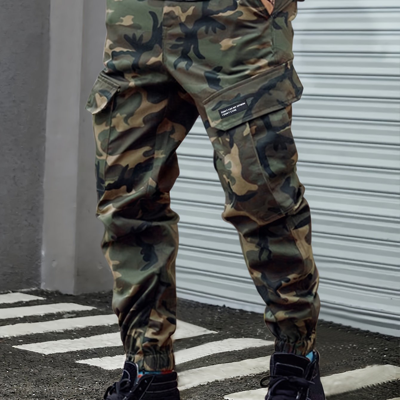 Men's All-Season Camo Cargo Pants with Comfort Fit, Versatile Pockets, and Street-Style Drawstring Design.