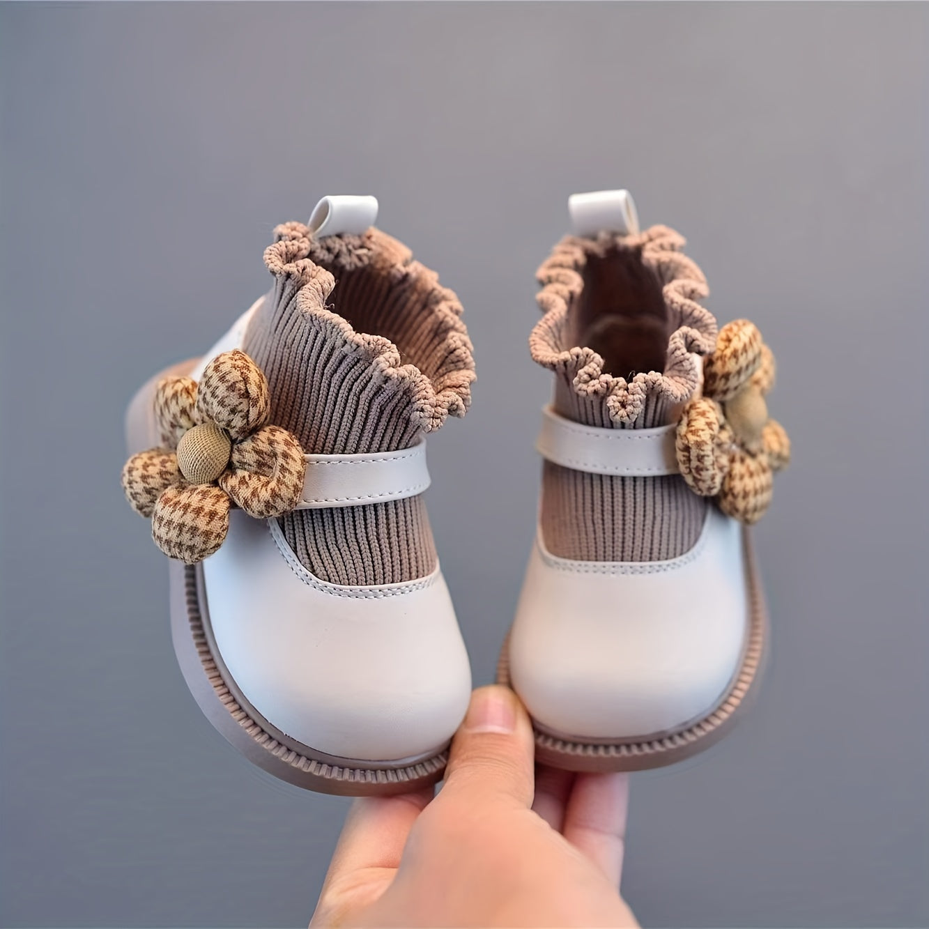 Cute baby shoes with soft soles, ankle-high design, and floral and cloud patterns for any season.