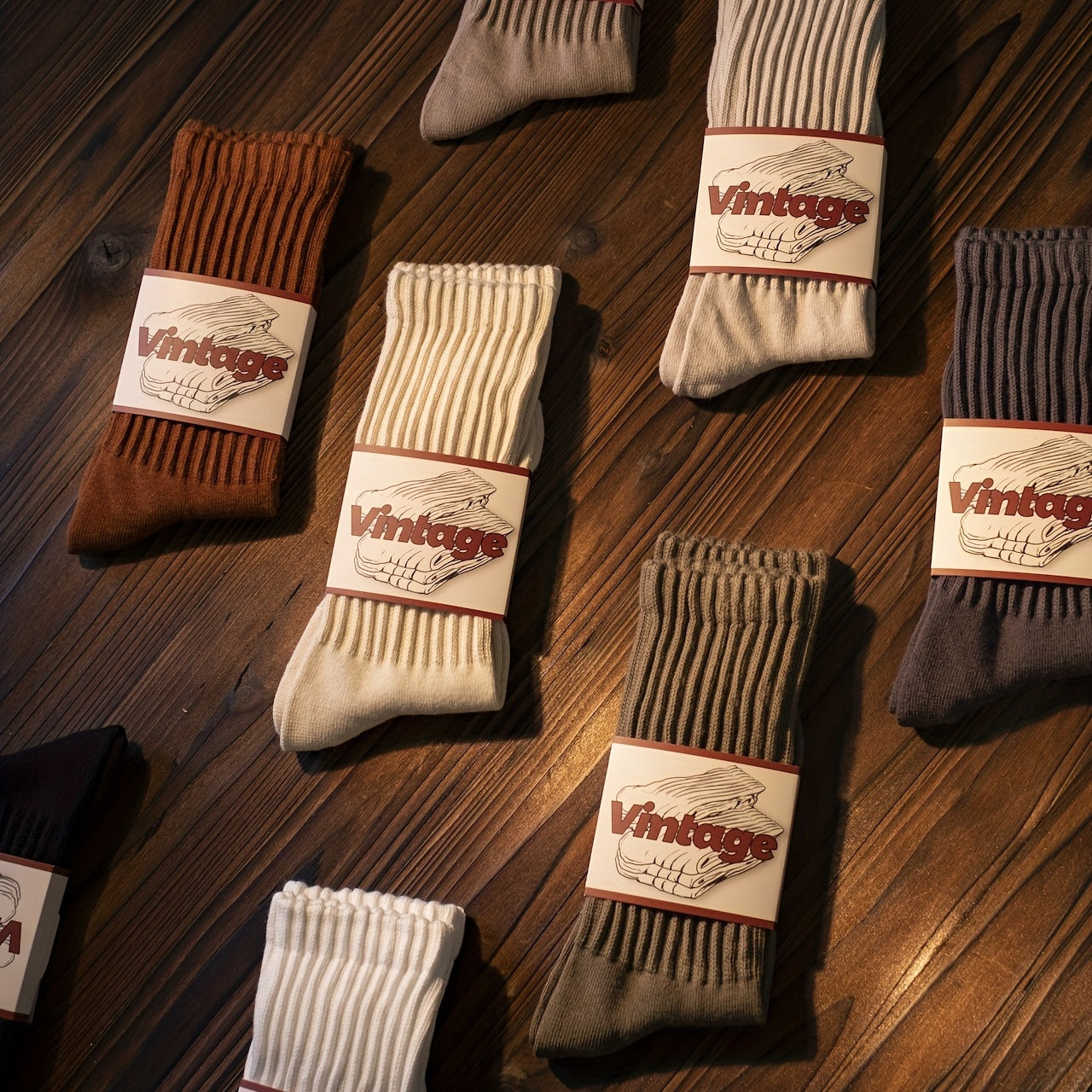 Men's and women's college style retro socks, breathable and thick, suitable for all seasons.