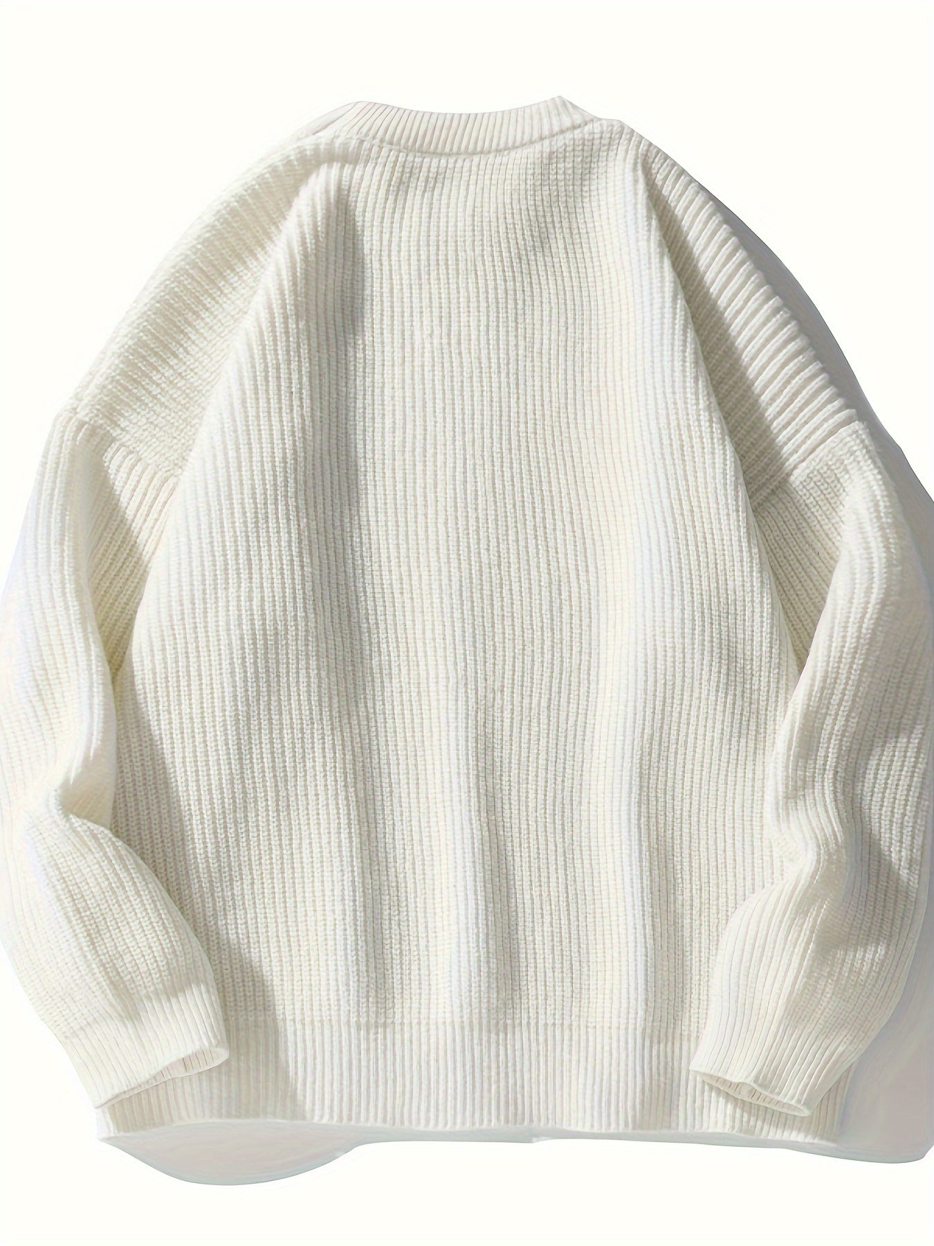 Casual men's sweater with loose fit ribbed knit and round neck for fall/winter wear.