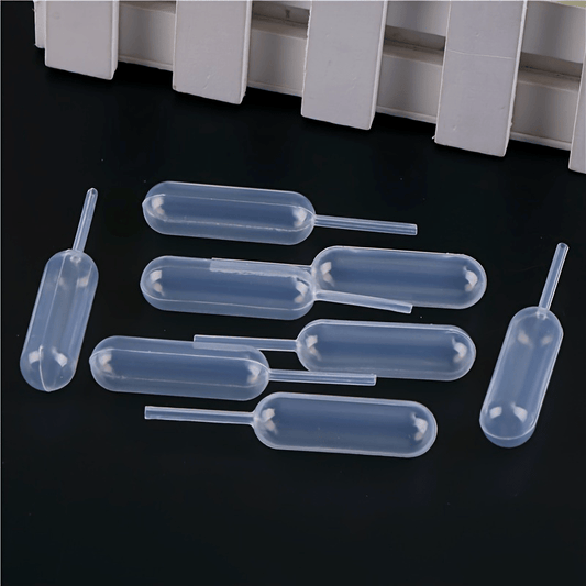 100 round plastic squeeze bottles, each with a 4ML transfer pipette for cupcake decorating. Hand wash only. Does not contain BPS material.