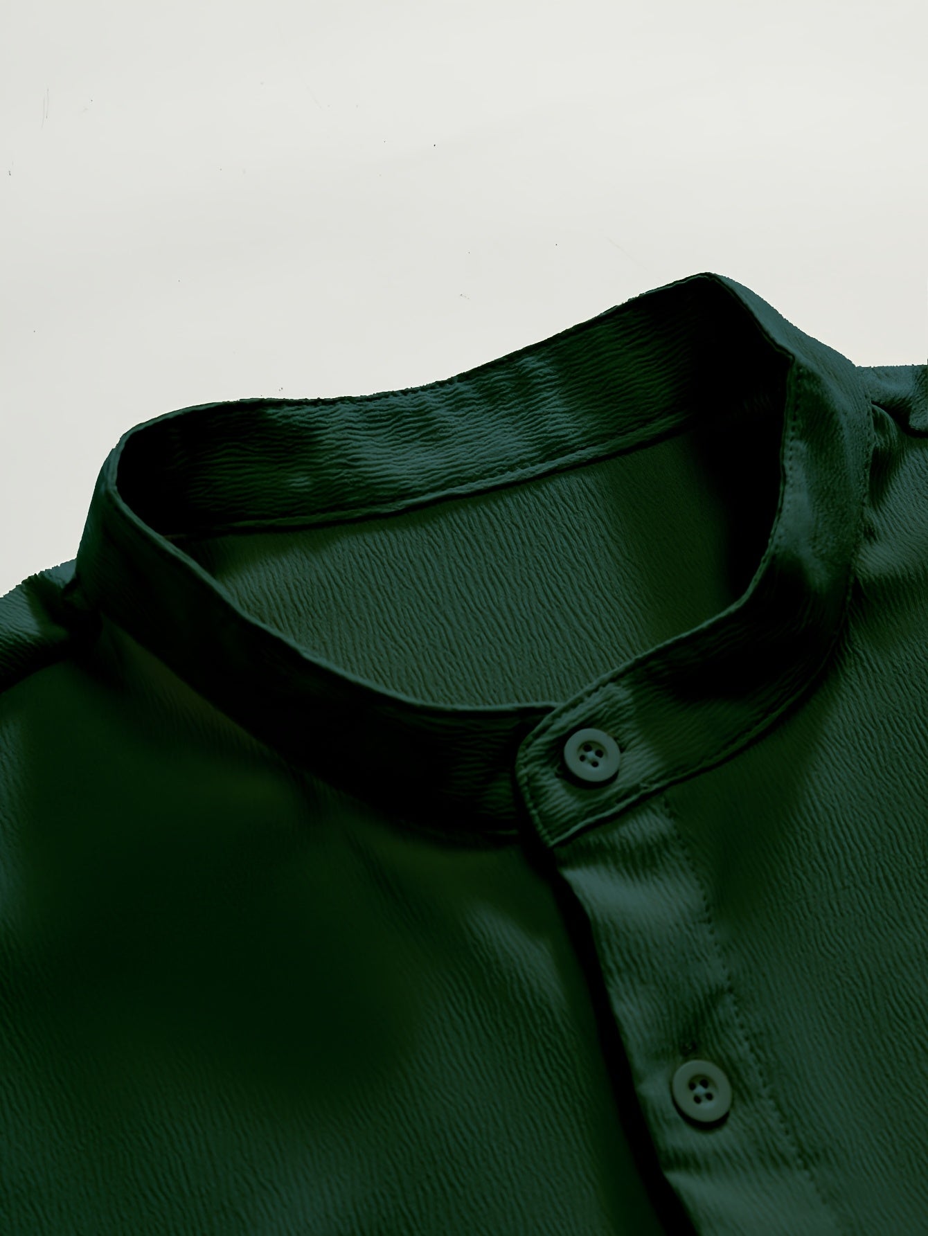 Men's Green Short-Sleeve Button-Up Shirt - Perfect for Summer, Casual Wear & Beach Trips