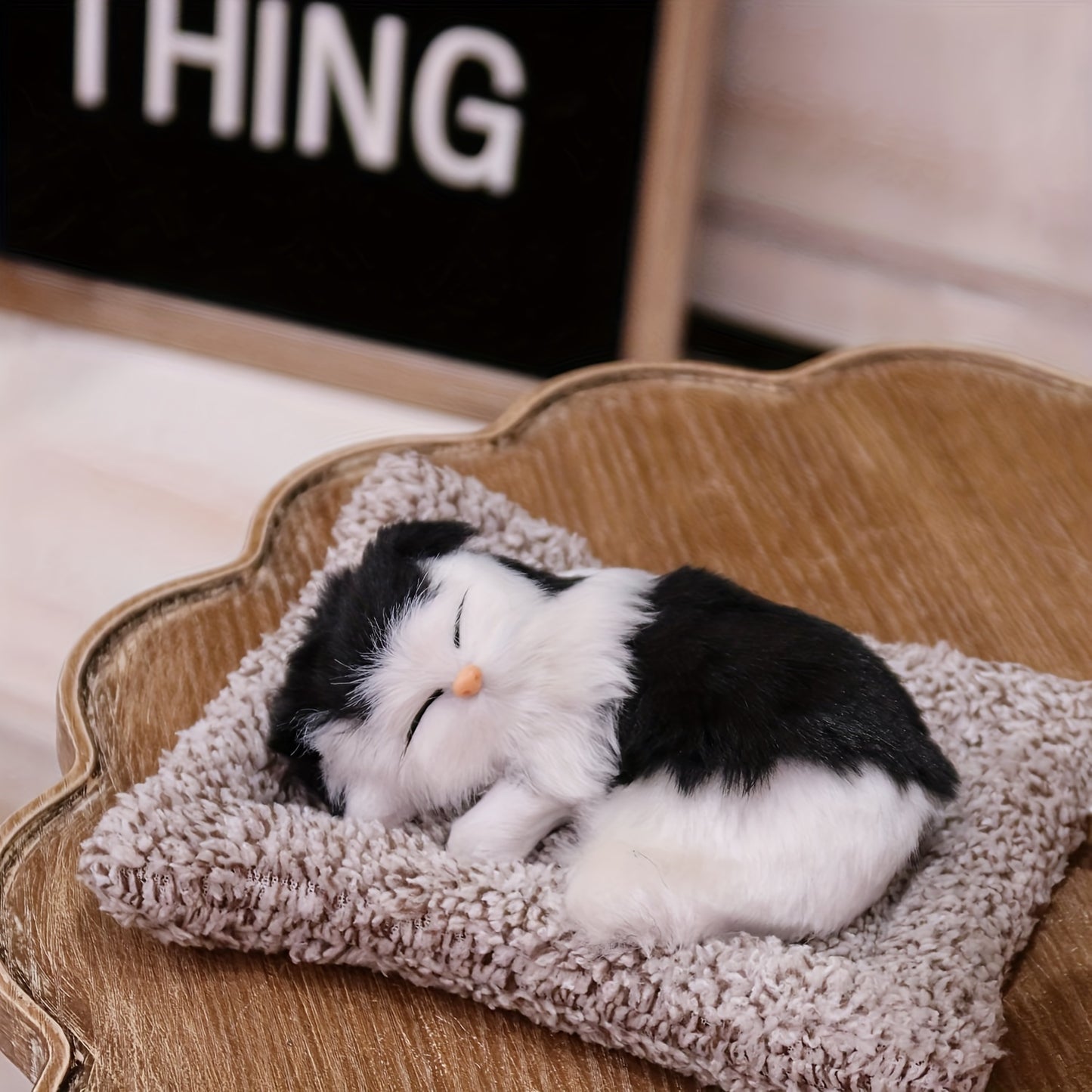 Touch-sensitive meowing cat toy - perfect for youngsters and as a gift for girlfriends, can be used as home decoration or car ornament. A warm and cute simulation pet. Ideal for holiday and