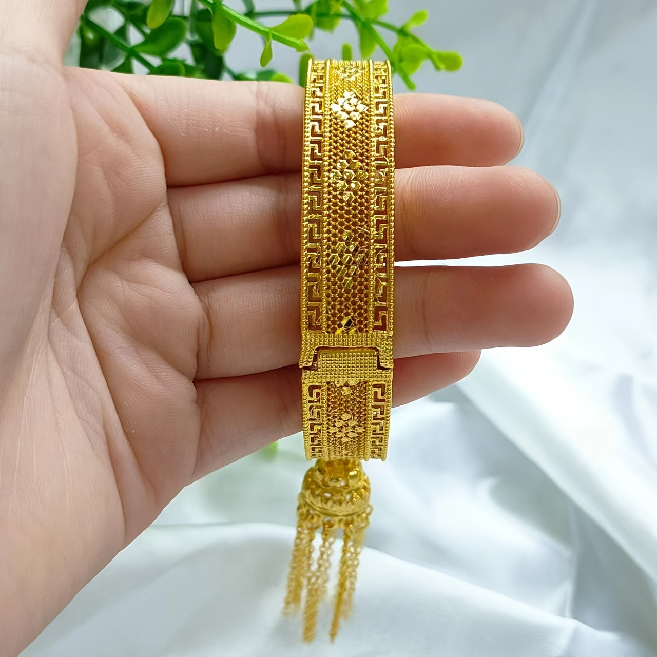 Elegant Gold-Plated Floral Bangle with Tassel Charm - A Timeless Piece for Women, Made of Zinc Alloy, No Stones, Perfect for Special Occasions such as Weddings, Banquets, Festivals, Mother's Day, Valentine's Day, Teacher's Day, Back to School, and