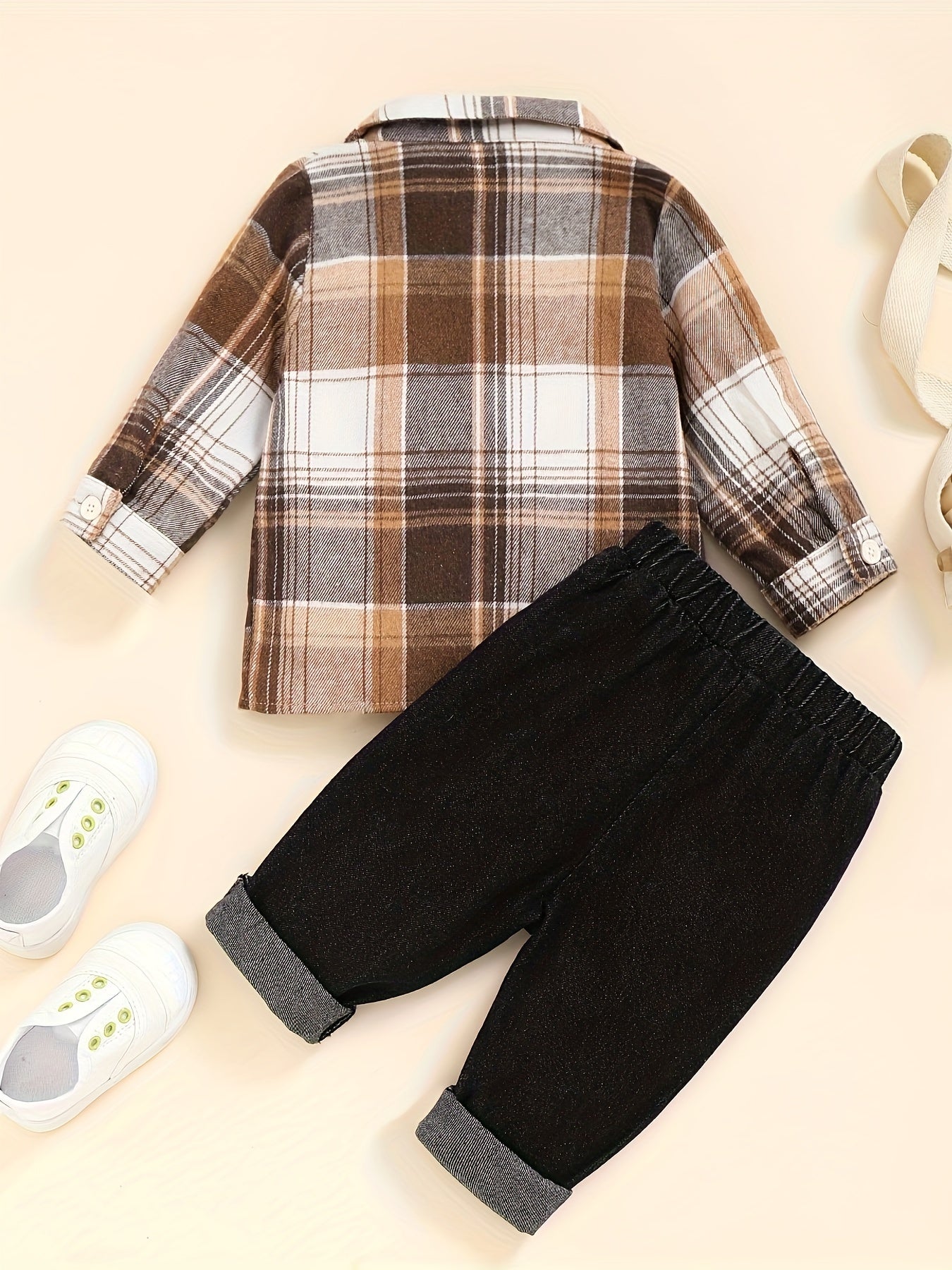 New long-sleeve shirt and denim outfit for baby boys and girls, perfect for outdoor wear in autumn and winter.