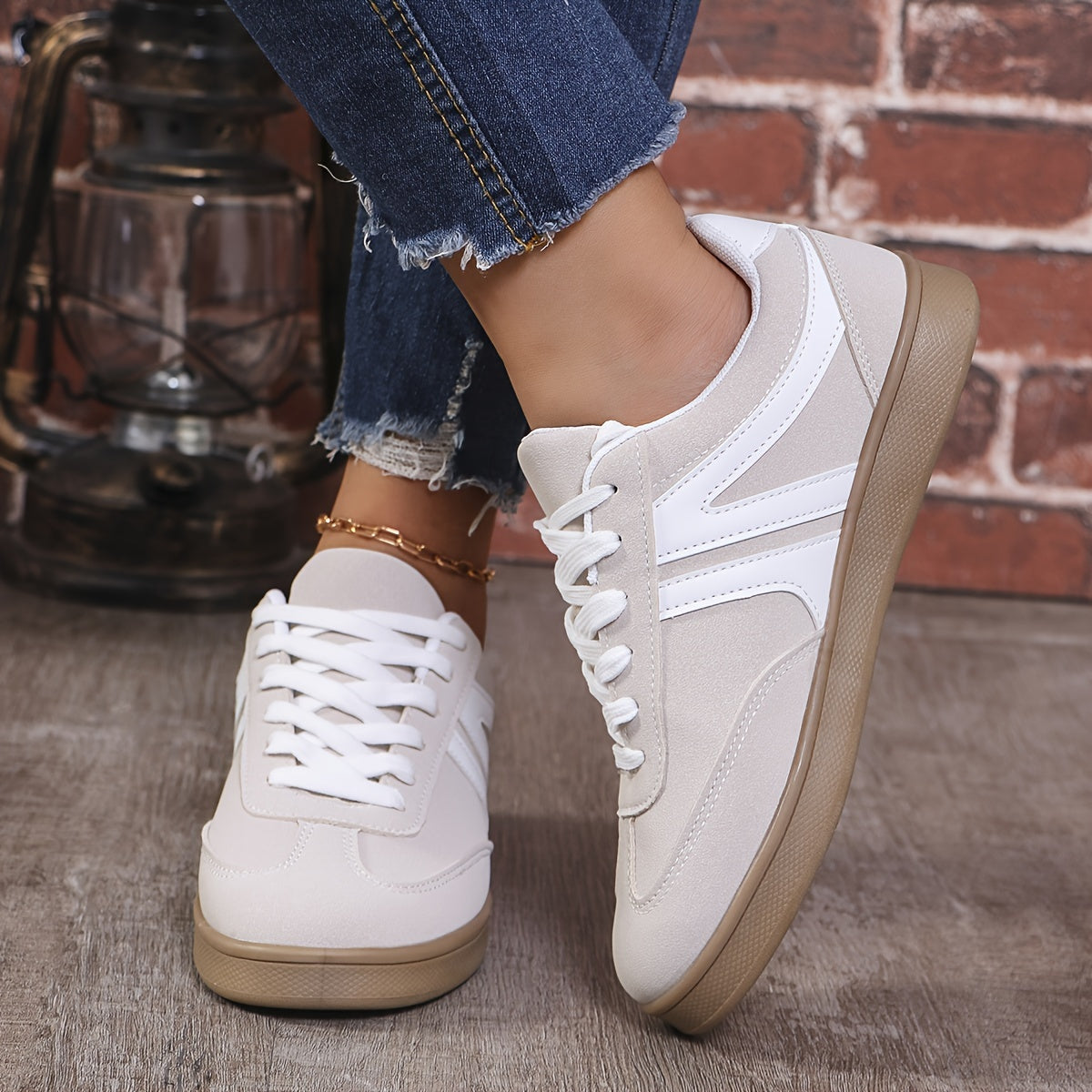 Women's 2025 Casual Retro Flat Lace-up Sneakers