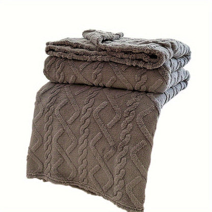 This single layer baby blanket features high-quality striped plaid design, providing super soft warmth for your little one. Measuring 70*100cm, it is perfect for use in strollers or while traveling. This versatile blanket can be used in all four seasons