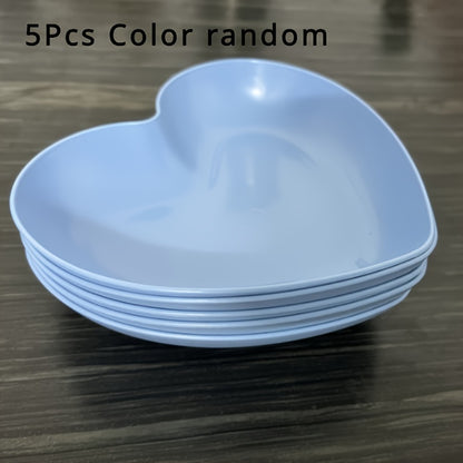 5-piece set of heart-shaped plastic snack dishes with storage box, perfect for serving fruit, desserts, and cake in the kitchen.