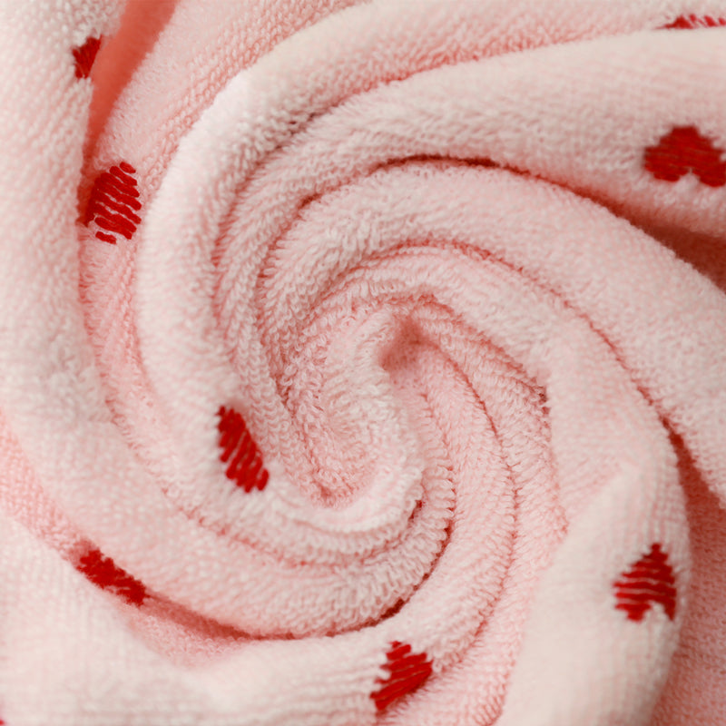 Soft and absorbent heart towel for bathing and washing, perfect for couples. Ideal Valentine's Day gift.