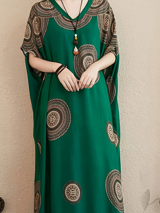 Bohemian style maxi dress in plus size with V-neck and pockets. Made of woven rayon viscose fabric with slight stretch, perfect for vacation wear all year round.