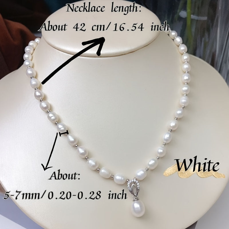 An elegant freshwater pearl necklace featuring a luxurious and simple chic design. This non-plated piece is versatile for all seasons, perfect for daily wear and vacation. Includes a Valentine's Day gift box.