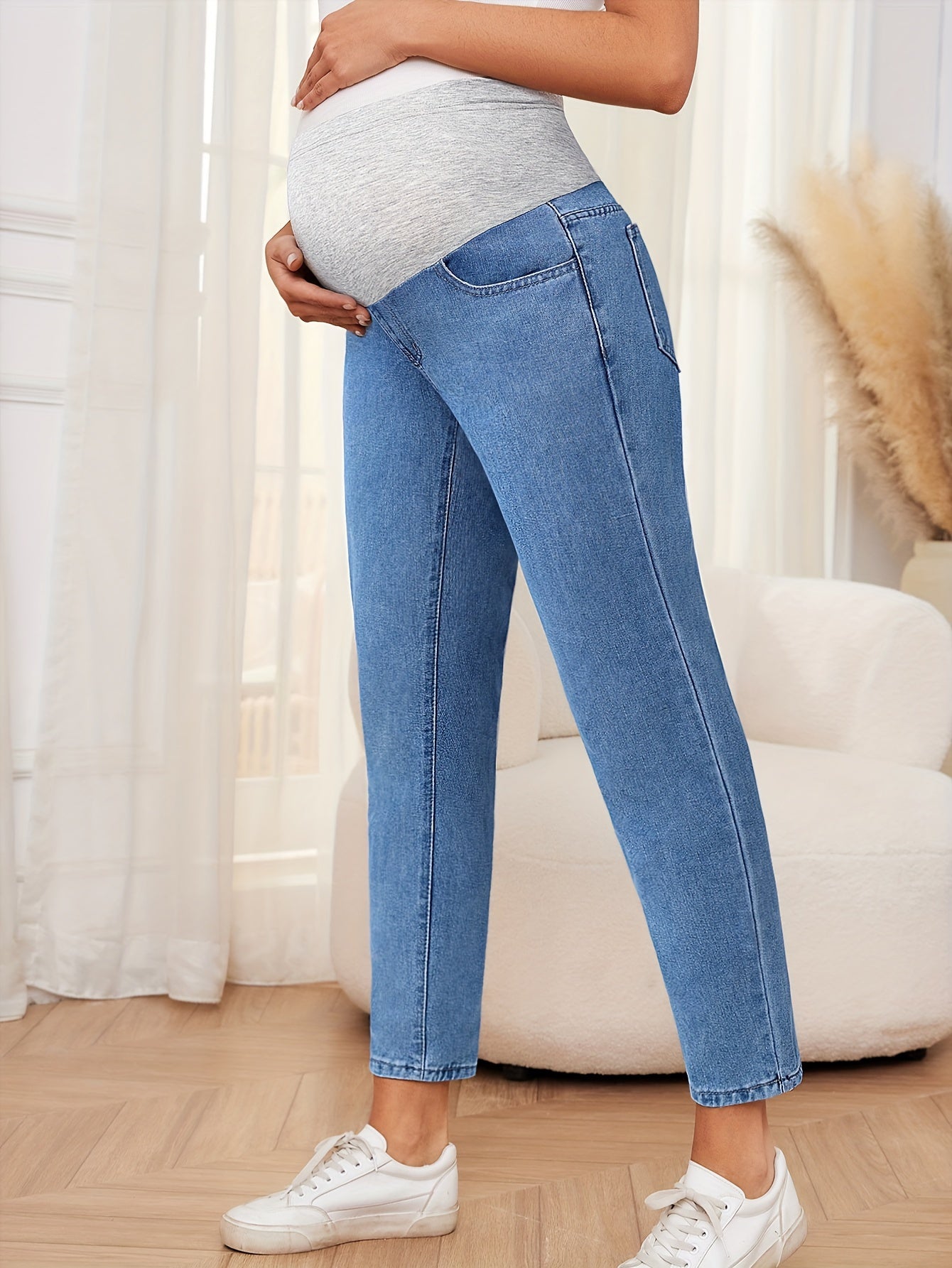 Maternity jeans in a washed denim style with a loose fit and straight leg. Made from 65% cotton and 35% polyester, these non-stretch pants feature a solid color and mature style perfect for