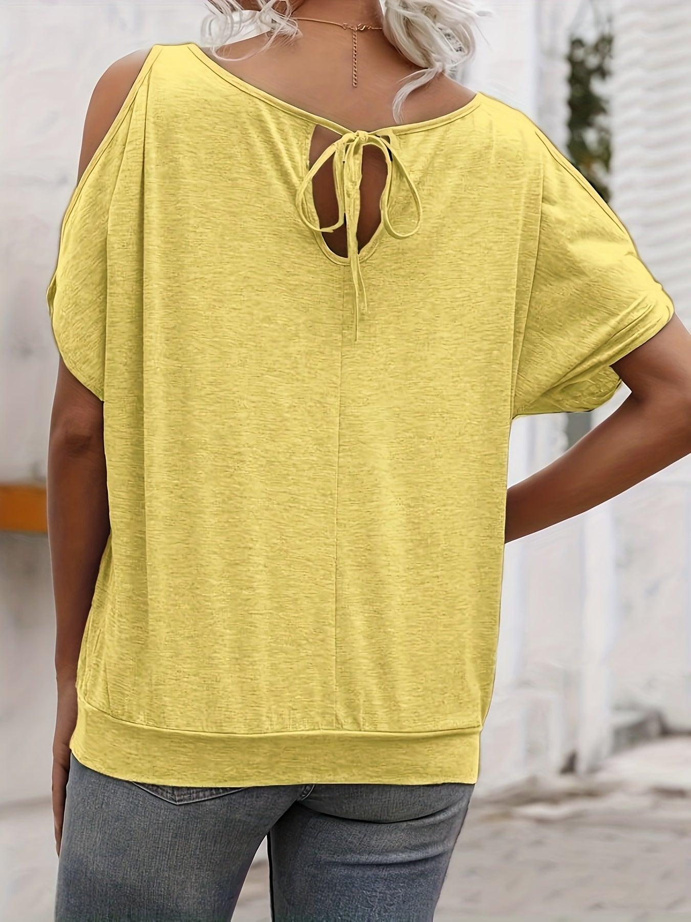 Women's casual strapless knit top made of 100% polyester, with crew neck and regular length. Suitable for spring/fall seasons and versatile as summer outerwear.