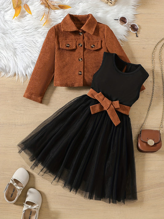 Elegant girls' spring/fall outfit with sleeveless tulle skirt and collared jacket. Perfect for daily wear or special occasions. Made of 100% polyester for outdoor use.