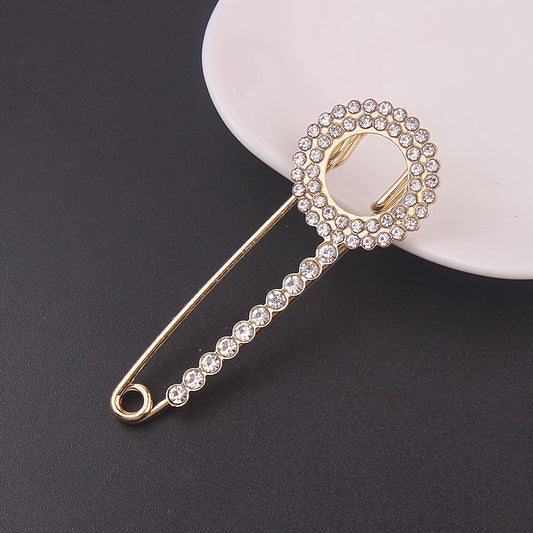 Set of 10 Elegant Brooches Featuring Faux Pearls and Rhinestones - Ideal for Adding a Touch of Elegance to Cardigans, Scarves, and Suits