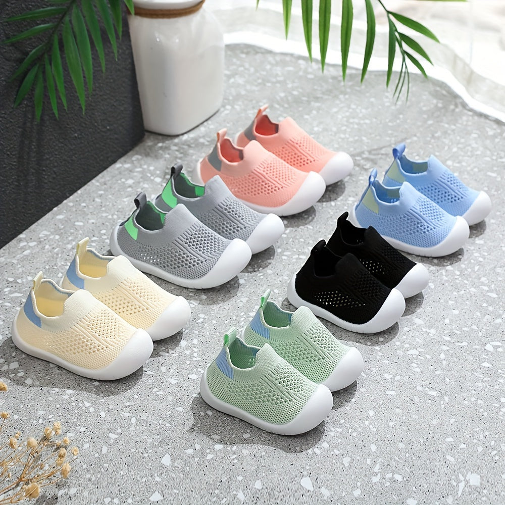 Soft infant walking shoes for toddlers made with knitted fabric.