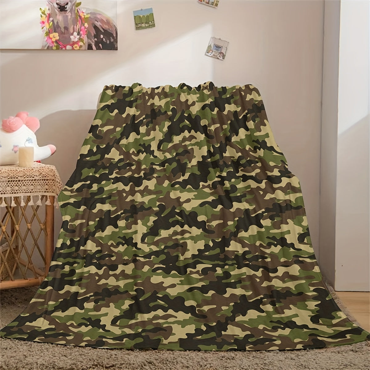 Soft and lightweight velvet throw blanket with camouflage print, perfect for teenage boys and men. Ideal for use in the living room as a stylish decoration or for outdoor camping trips.