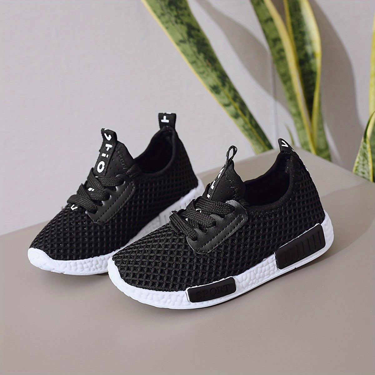 Youth Fashionable Mesh Sneakers for Daily Casual Wear, Ages 14 and Under