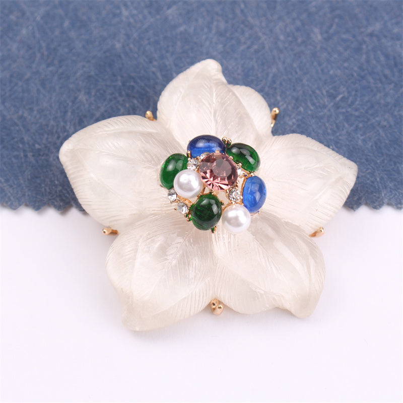 One piece of a luxurious iridescent floral brooch pin adorned with rhinestones. This elegant accessory features a novel simulated modeling design, making it a versatile fashion addition to clothing, bags, and hats.