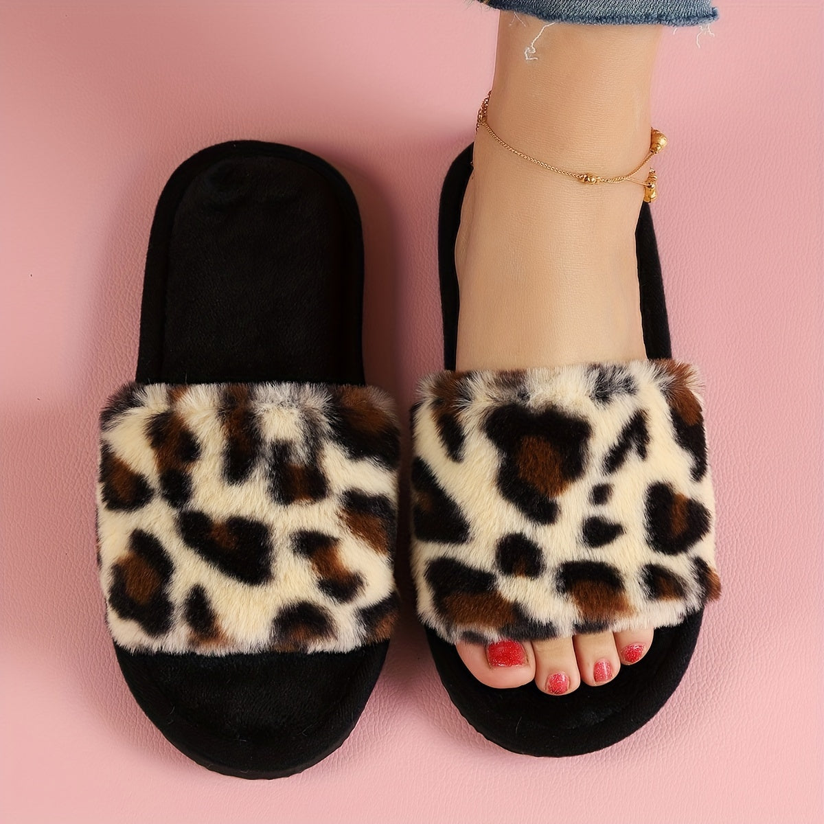 Leopard print slippers for women: cozy, soft, and non-slip indoor shoes suitable for all seasons.