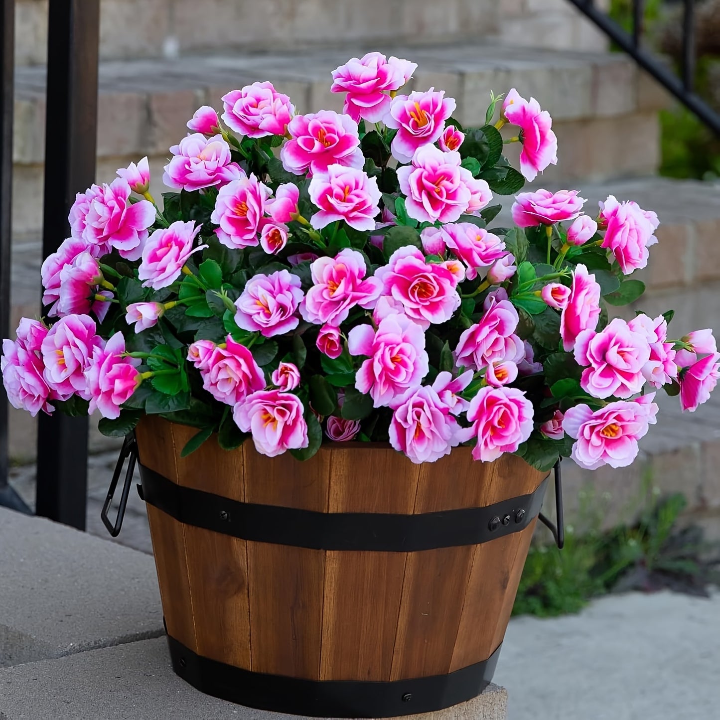 4 bunches of fake camellias are realistic and UV resistant, suitable for outdoor decoration.